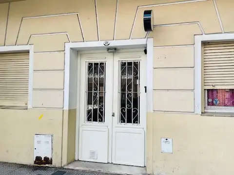 PH en Caballito, sin expensas, patio, apto crédito.