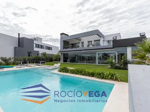 Casa 7 ambientes con 4 baños