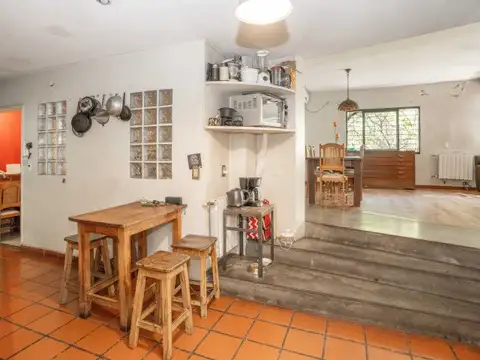 Venta casa 5 ambientes con terraza,  local comercial y dos cocheras