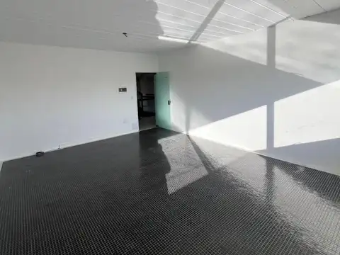 Oficina en Alquiler con 1 cochera