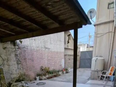 Casa 12 ambientes con 4 baños