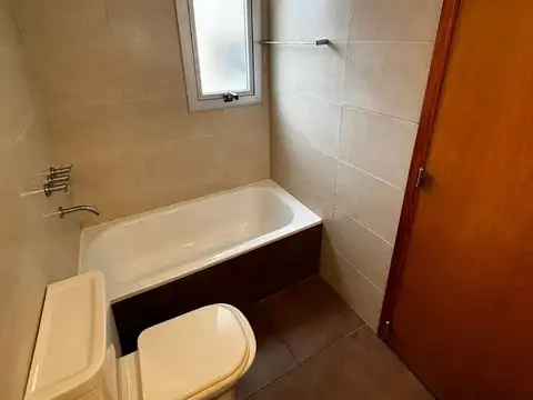MONOAMBIENTE CON BALCON -ALBERDI-