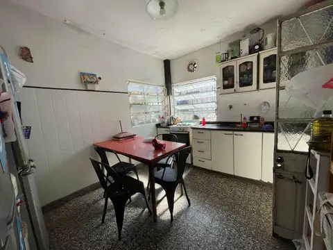 Casa en venta a refaccionar en Martinez