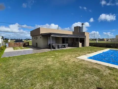 Casa en Venta 3 ambientes con parrilla y pileta