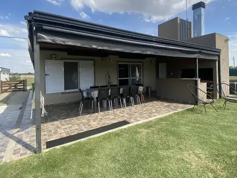 Casa en Venta 3 ambientes con parrilla y pileta