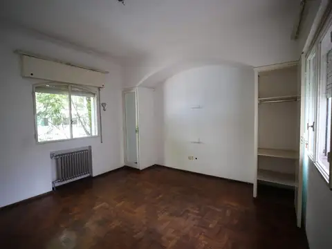 Casa 6 ambientes con 4 baños