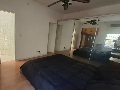 Espectacular Ph con gran patio, parrilla y posibilidad de ampliar a 4 amb (PERMITIDO POR REGLAMENTO)