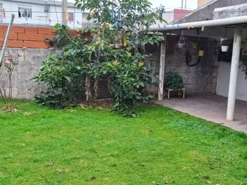CASA EN VENTA 400M2+3DEPTOS+PARRILLA, PATIO JCPAZ