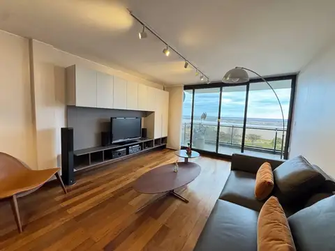 VENTA: Departamento de tres dormitorios con cochera y balcón con vista al río. Rosario, Centro Río.