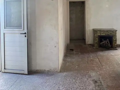 Casa en Venta a Refaccionar en Lanus c Lote propio