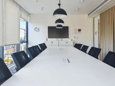 Espacio de oficina en renta para 3 personas en Montevideo, Carrasco Valley
