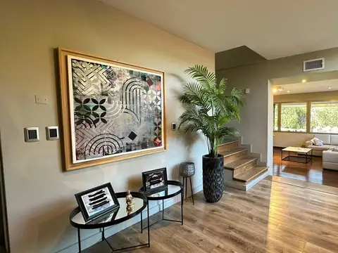 Casa 9 ambientes con 3 baños