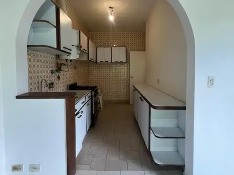 Casa en Alquiler con 2 cocheras