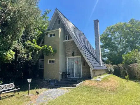 VENDE CASA 4 AMBIENTES EN CANNING CON PILETA Y JARDIN BARRIO LOS ROSALES