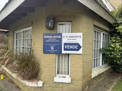 VENDE CASA 4 AMBIENTES EN CANNING CON PILETA Y JARDIN BARRIO LOS ROSALES