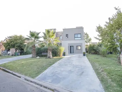 Casa 4 ambientes con 3 baños