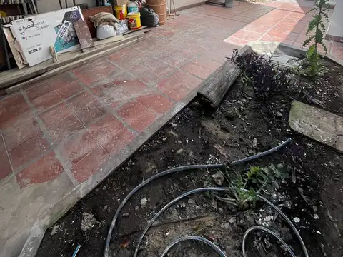 Casa 4 ambientes con patio y cochera