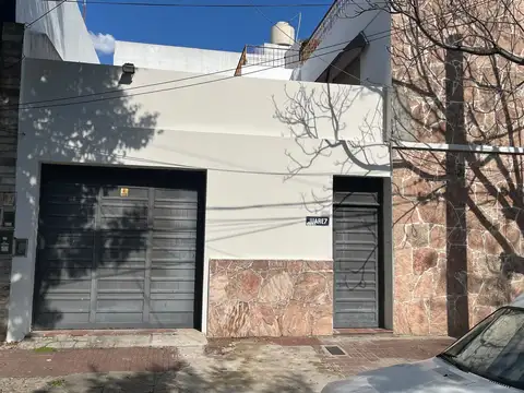 Casa 4 ambientes con patio y cochera