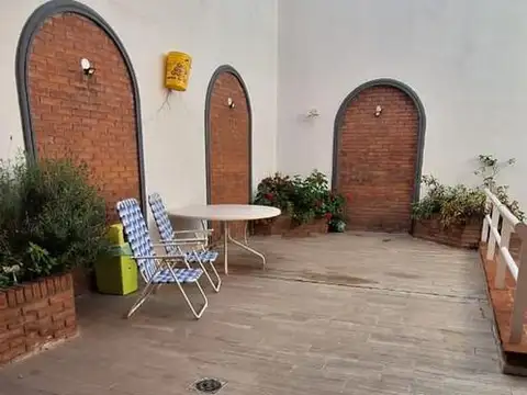 VILLA DEVOTO. B.SAN PEDRO. DESAGUADERO 2500. EXCELENTE CASA