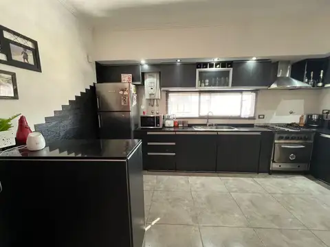 Casa 7 ambientes con 3 baños