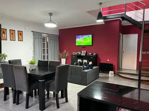Casa en Venta con 2 cocheras