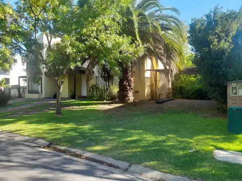 Casa en Venta con 2 cocheras