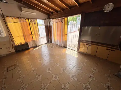 Depto Tipo Casa en Alquiler de 4 ambientes