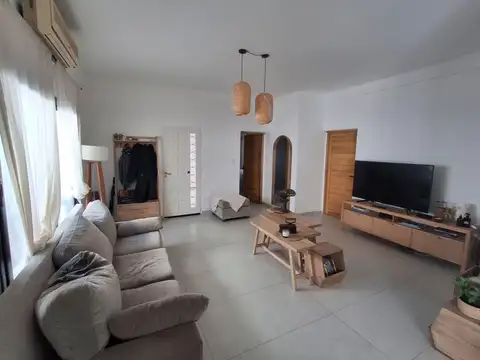 Depto Tipo Casa 3 ambientes con 2 baños