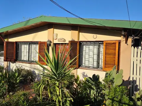 CASA CON LOTE PROPIO EN 3 DE FEBRERO