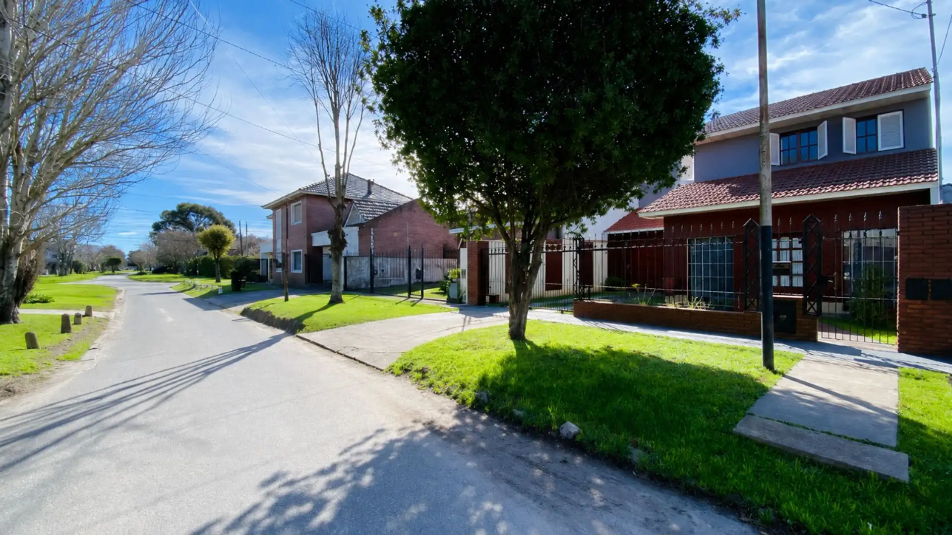 VENTA CASA CON JARDIN Y PARQUE BARRIO CAISAMAR