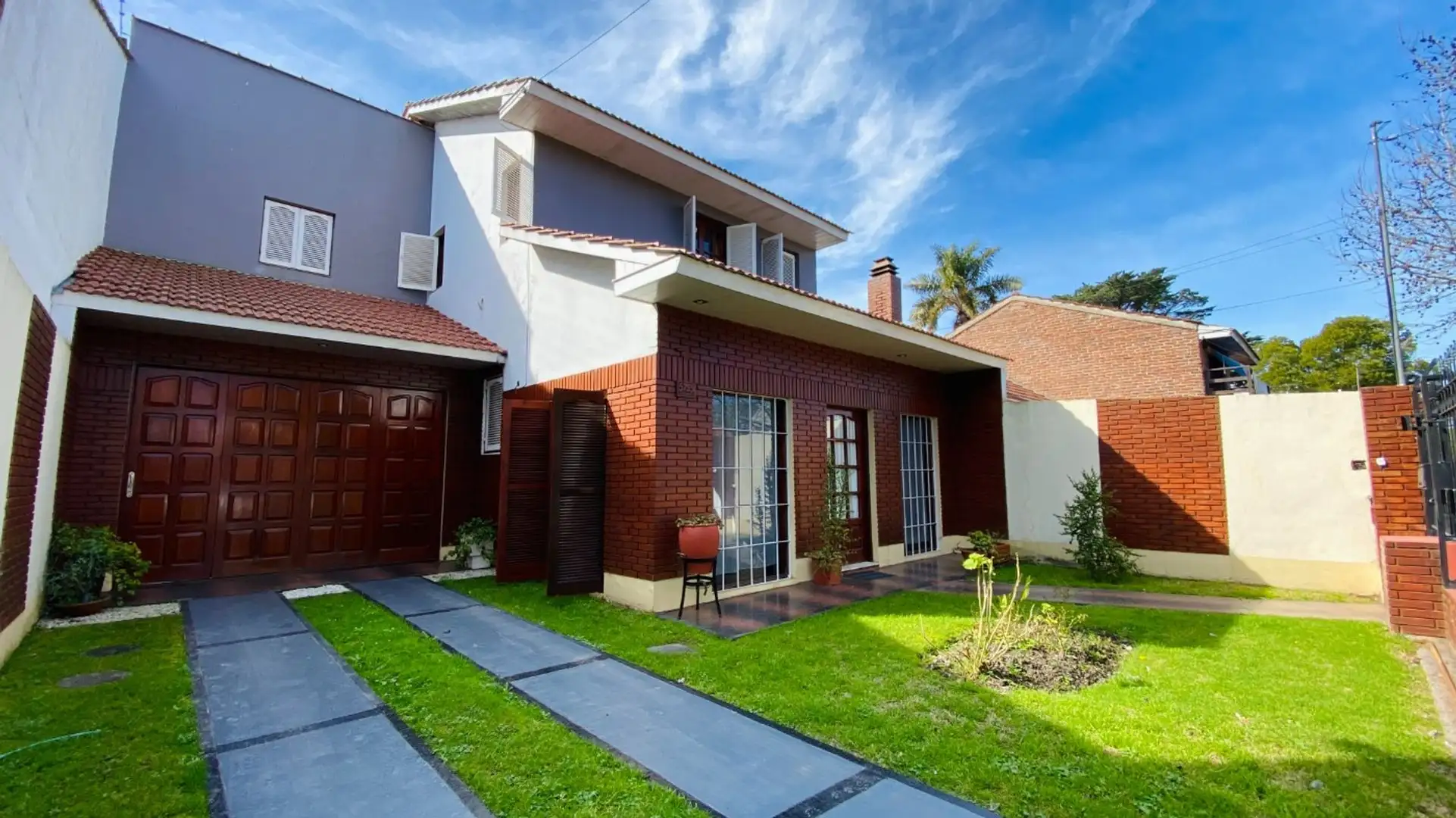 VENTA CASA CON JARDIN Y PARQUE BARRIO CAISAMAR
