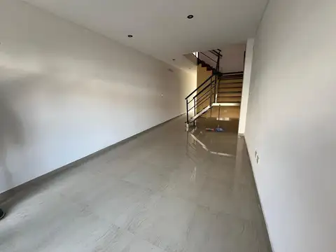 Depto Tipo Casa en Venta con 1 cocheras