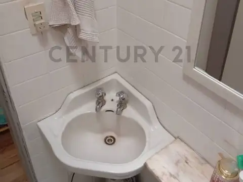 Depto Tipo Casa 5 ambientes con 1 baño