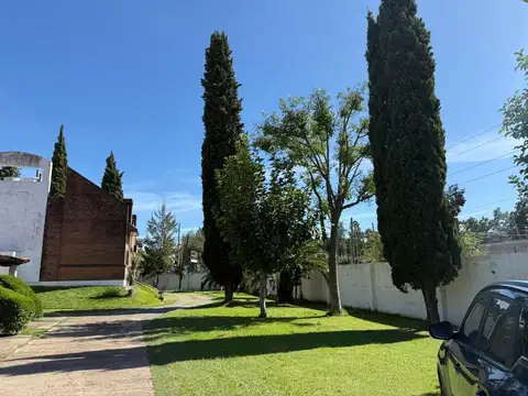 Venta De Importante Hotel En Pilar Ruta 8- Apto De 51