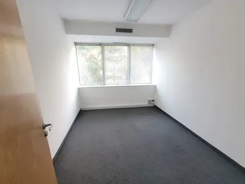 PISOS DE OFICINAS 120 m2 - RECONOCIDO EDIFICIO EN ZONA - MUY BUENA CATEGORIA - SEGURIDAD EN PUERTA - OPCION COCHERAS