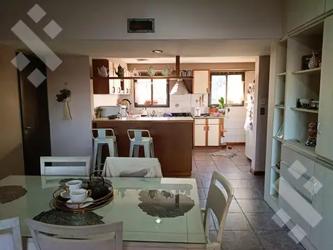 Venta Casa - Barrio Santa Genoveva -  calle Islas Malvinas 1400