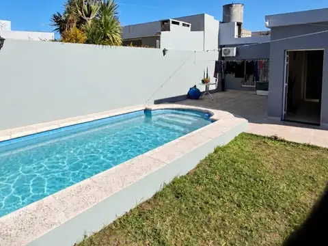 Vendo/Permuto Casa Interna Roca al 300