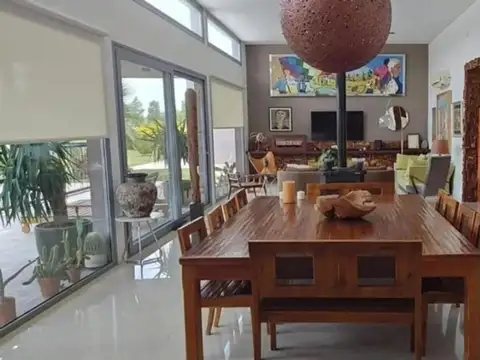 Casa 6 ambientes con 5 baños