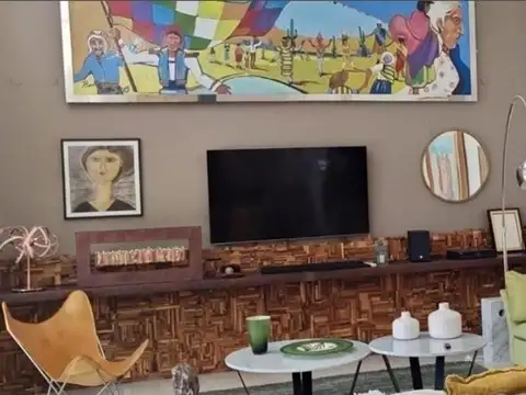 Casa en Venta con 4 cocheras
