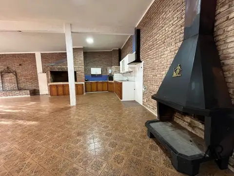 Casa en alquiler c/ cochera en Médanos de Solymar