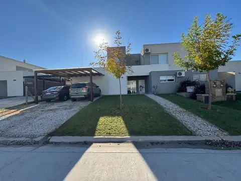 Casa  en Alquiler en Casas de Santa Guadalupe, Casas del Este, Pilar del Este
