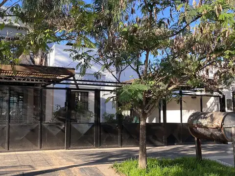 Casa varios ambientes en Colón