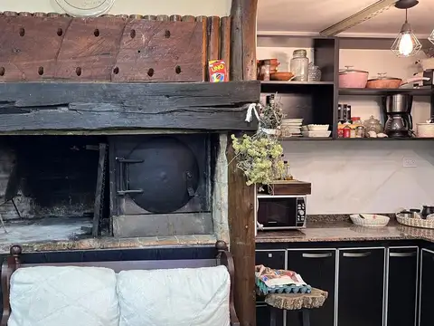 Casa 6 ambientes con 2 baños