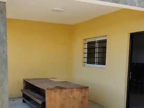 Casa 3 ambientes con 1 baño