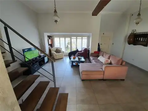 Casa en Venta con 1 cochera