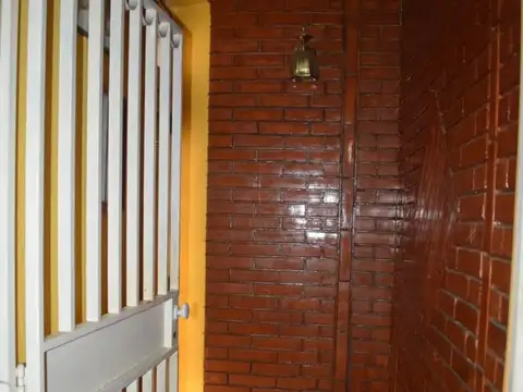 Casa 6 ambientes con 2 baños