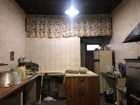 LOCAL 45m2, ubicado en la estación Villa Domínico, zona con mucho potencial, CONSULTE!