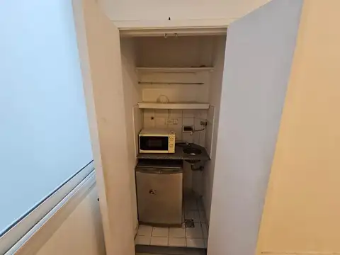 Oficina en Alquiler Contrafrente en Microcentro