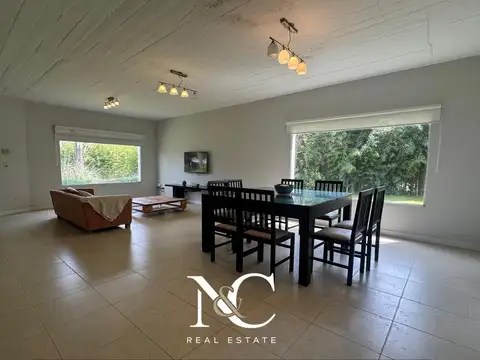 Casa 4 ambientes con 2 baños