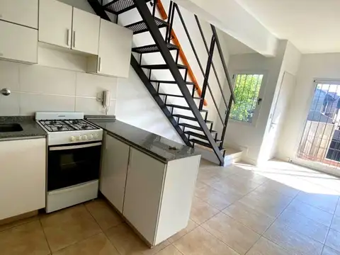 Depto Tipo Casa 3 ambientes con 2 baños
